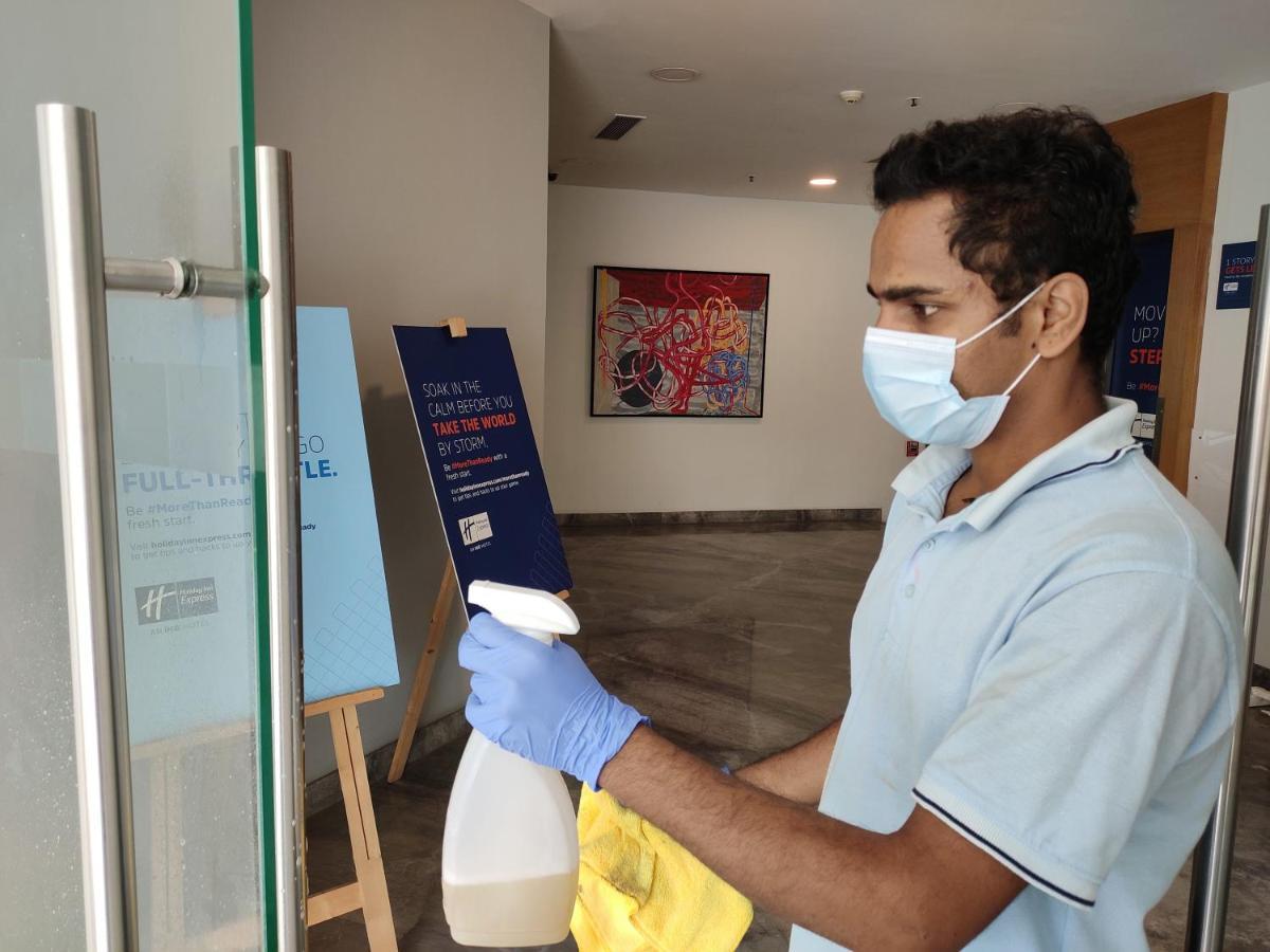 Holiday Inn Express Gurugram Sector 50 By Ihg Gurgaon Eksteriør billede