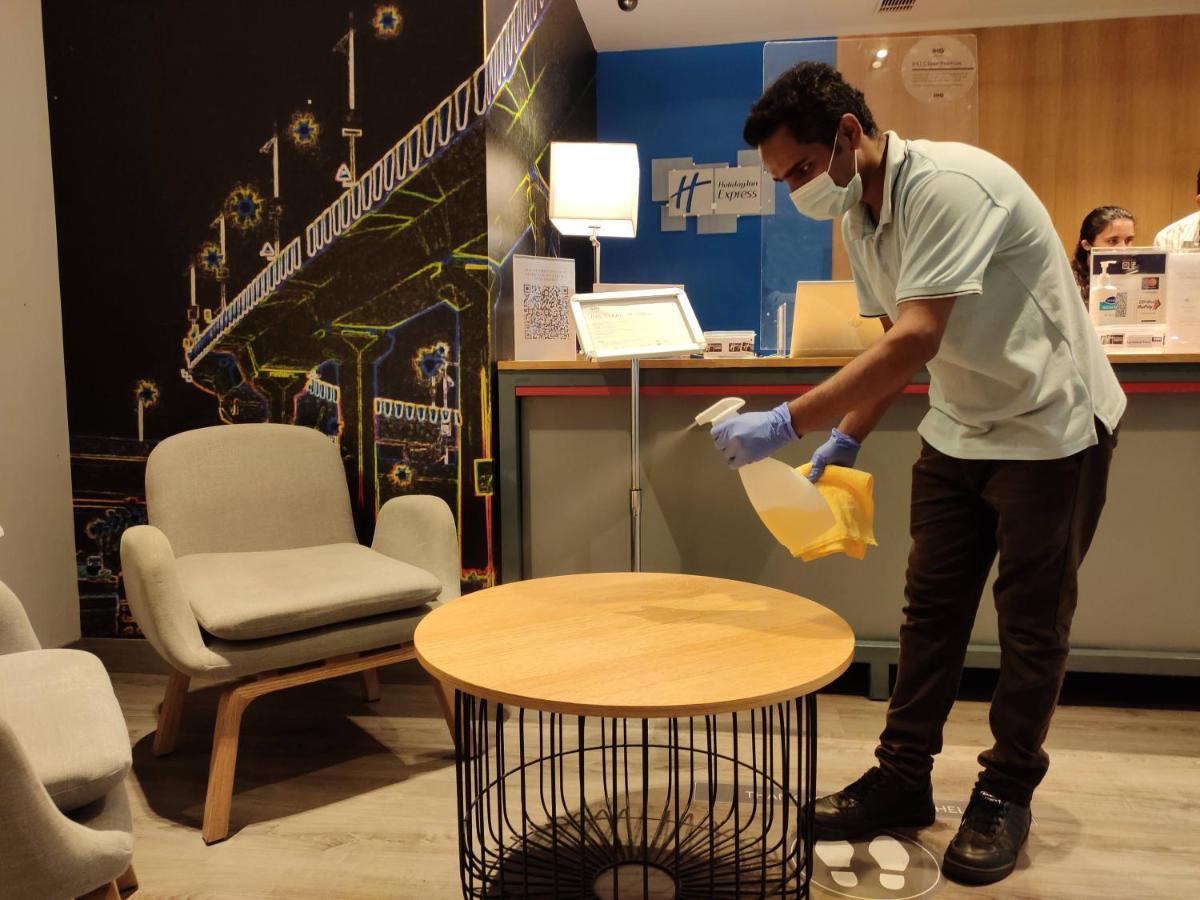 Holiday Inn Express Gurugram Sector 50 By Ihg Gurgaon Eksteriør billede