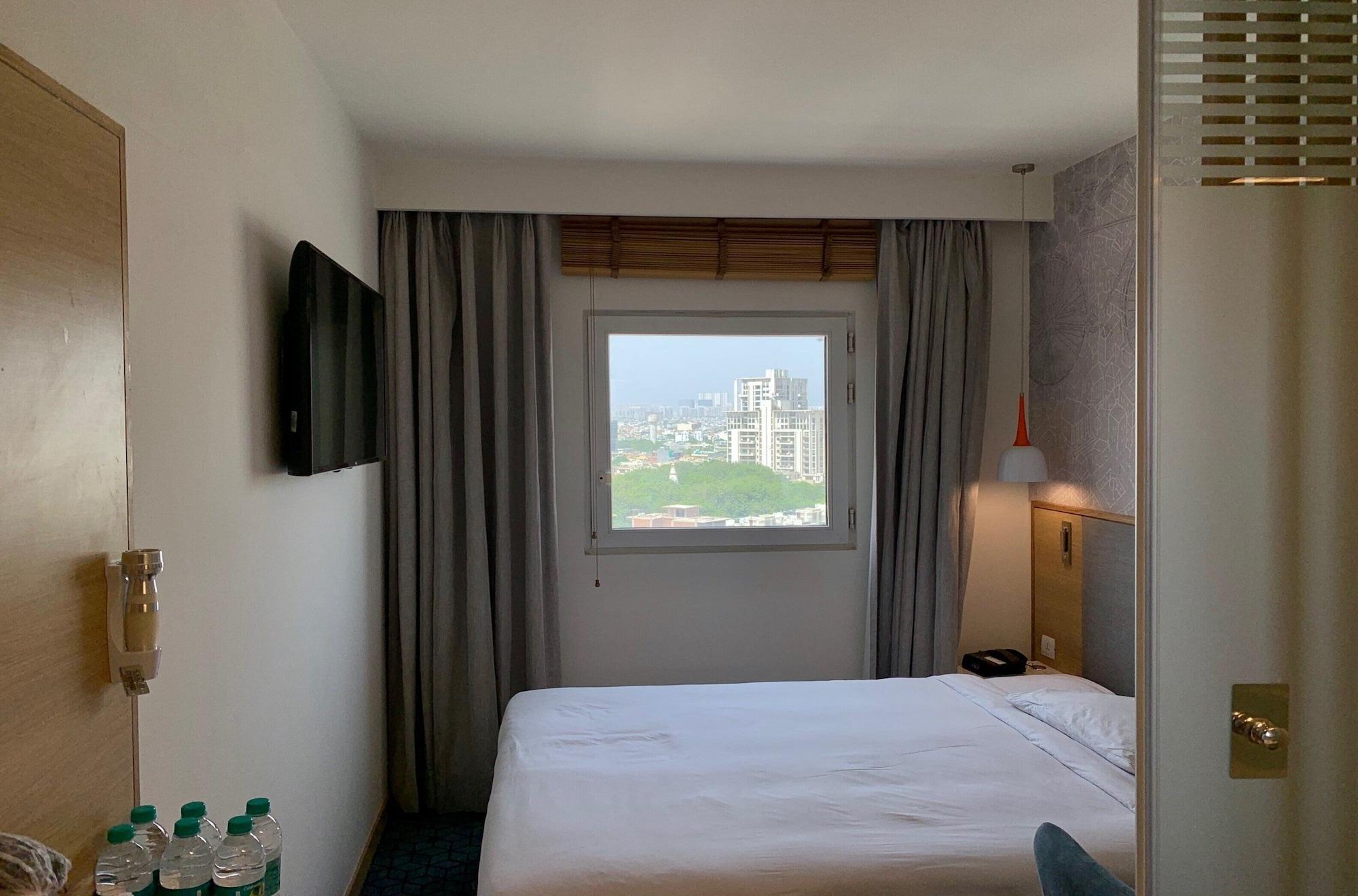 Holiday Inn Express Gurugram Sector 50 By Ihg Gurgaon Eksteriør billede