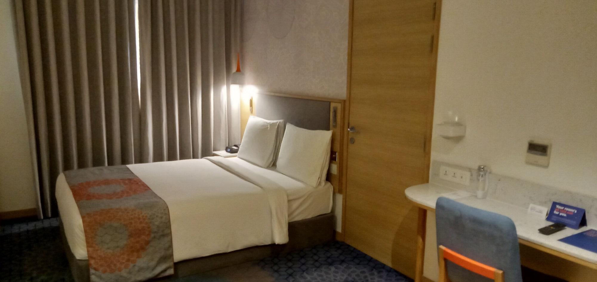 Holiday Inn Express Gurugram Sector 50 By Ihg Gurgaon Eksteriør billede