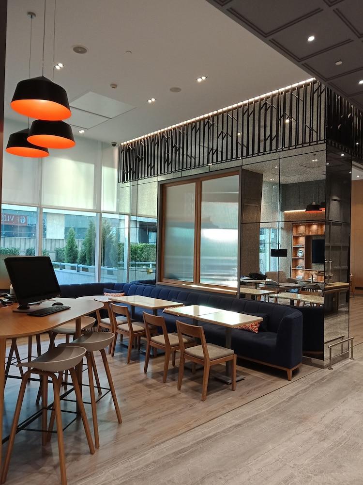 Holiday Inn Express Gurugram Sector 50 By Ihg Gurgaon Eksteriør billede