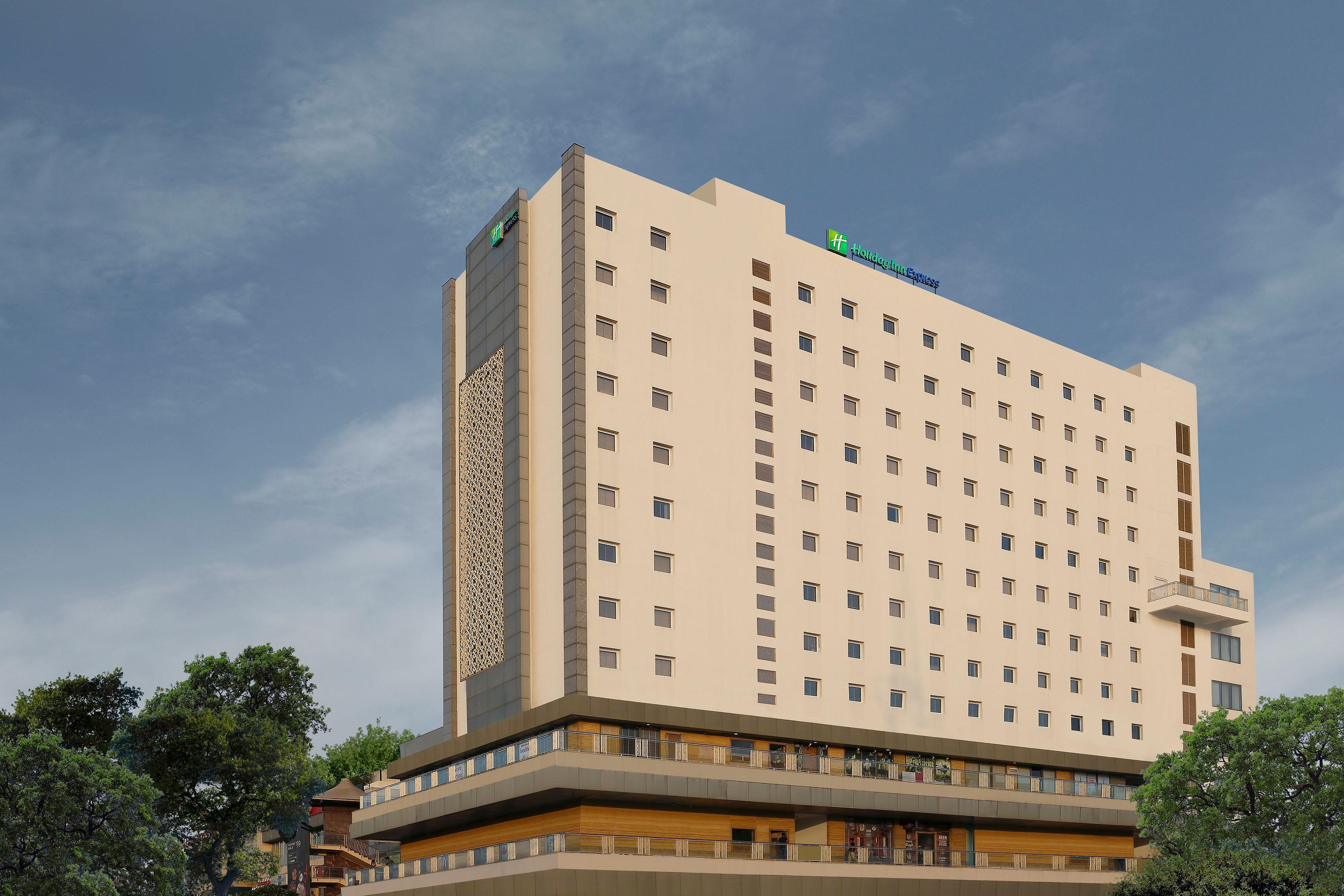 Holiday Inn Express Gurugram Sector 50 By Ihg Gurgaon Eksteriør billede