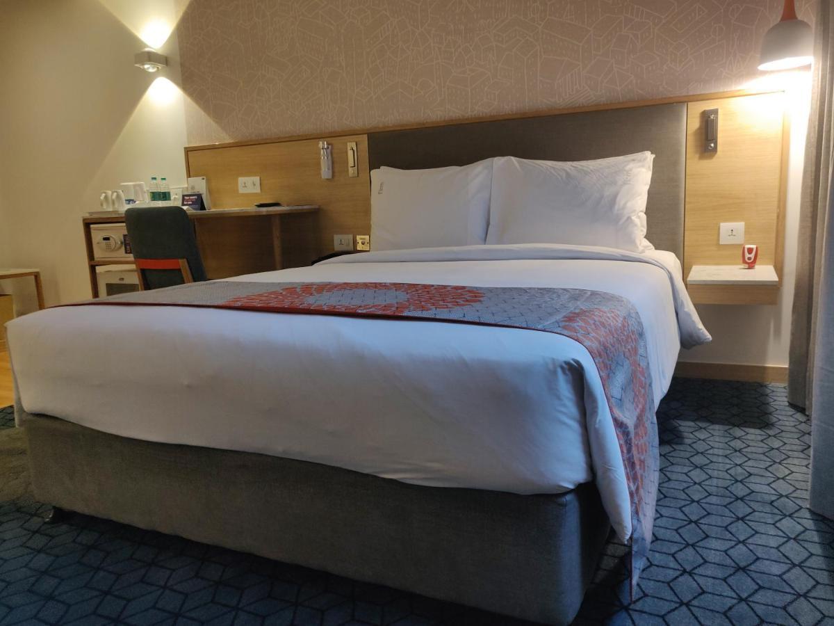 Holiday Inn Express Gurugram Sector 50 By Ihg Gurgaon Eksteriør billede