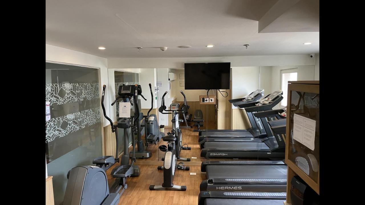 Holiday Inn Express Gurugram Sector 50 By Ihg Gurgaon Eksteriør billede