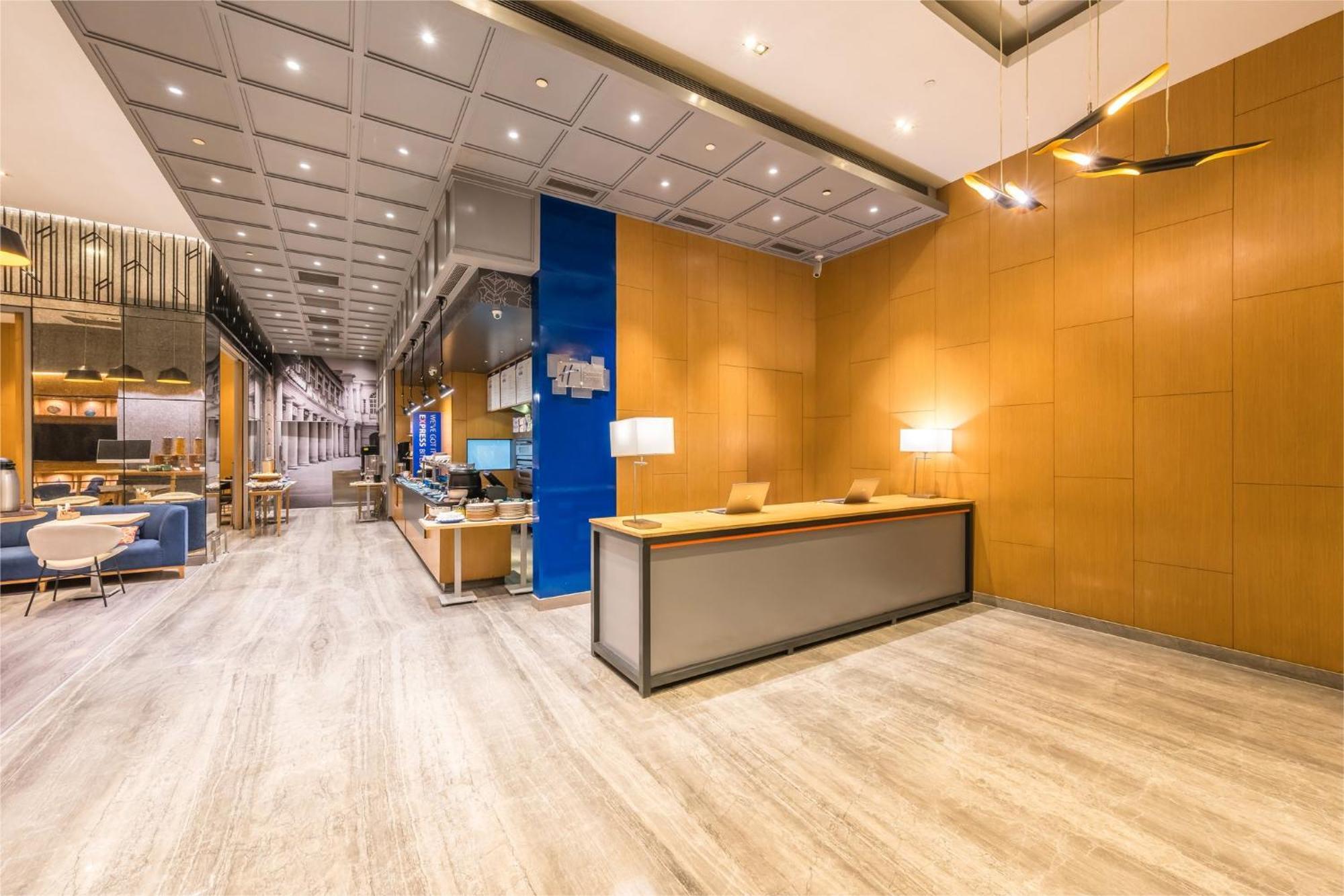 Holiday Inn Express Gurugram Sector 50 By Ihg Gurgaon Eksteriør billede
