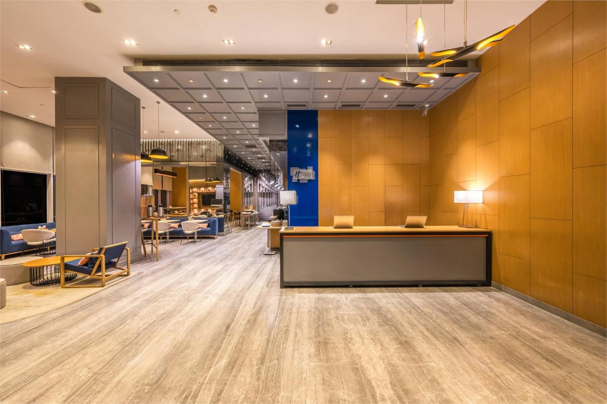 Holiday Inn Express Gurugram Sector 50 By Ihg Gurgaon Eksteriør billede