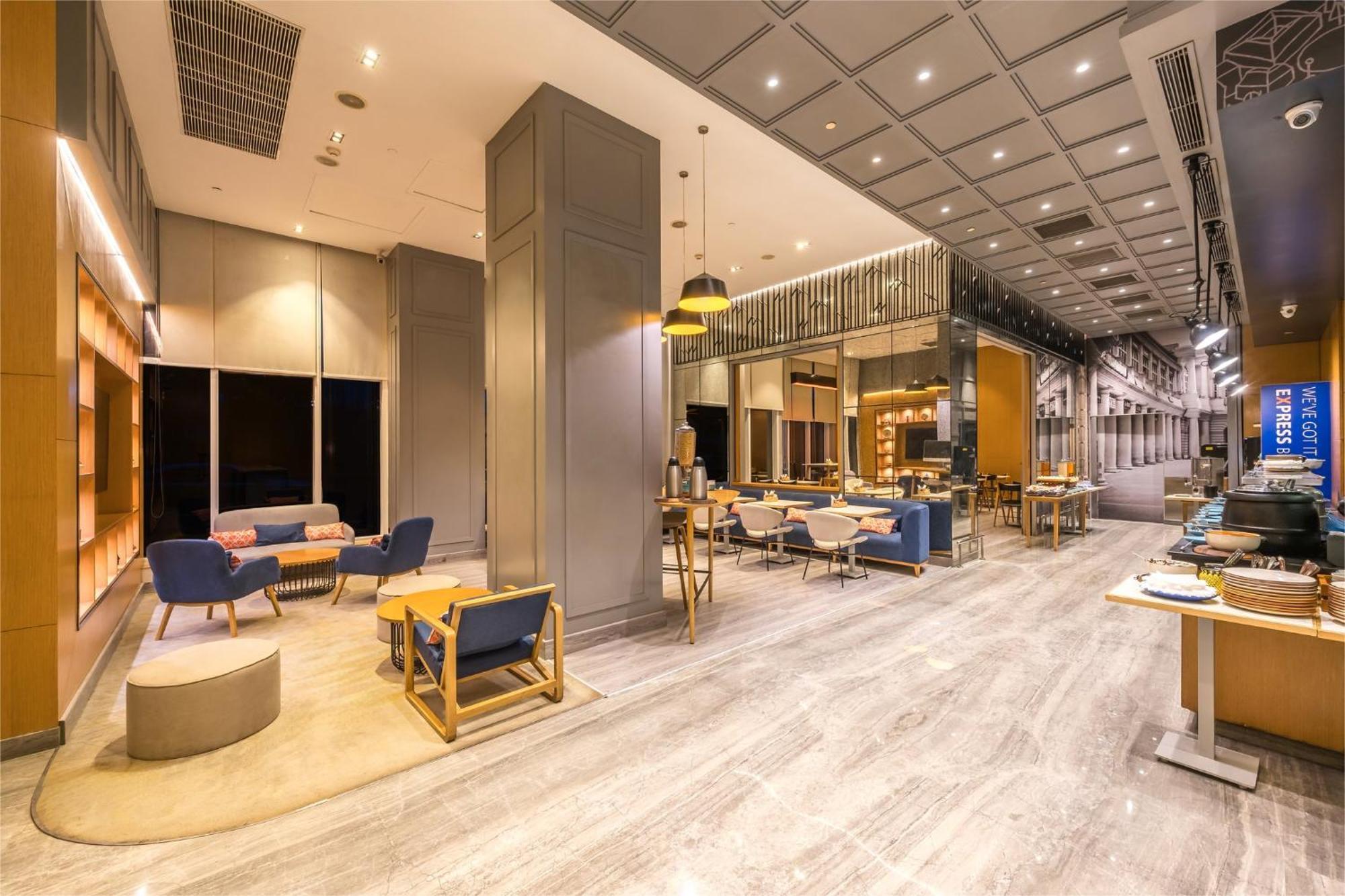 Holiday Inn Express Gurugram Sector 50 By Ihg Gurgaon Eksteriør billede