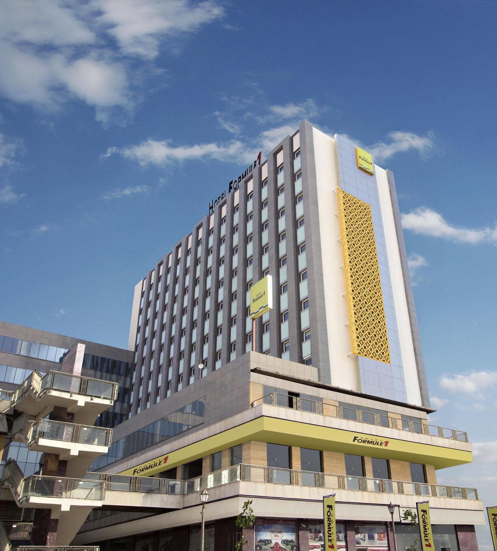 Holiday Inn Express Gurugram Sector 50 By Ihg Gurgaon Eksteriør billede